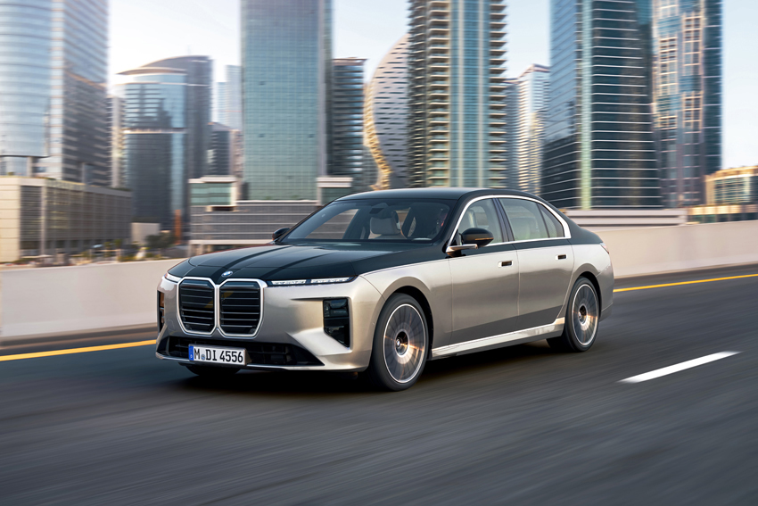 Nouvelle BMW Série 7 : la limousine de luxe qui risque de rendre les salons business des aéroports moins attrayants.